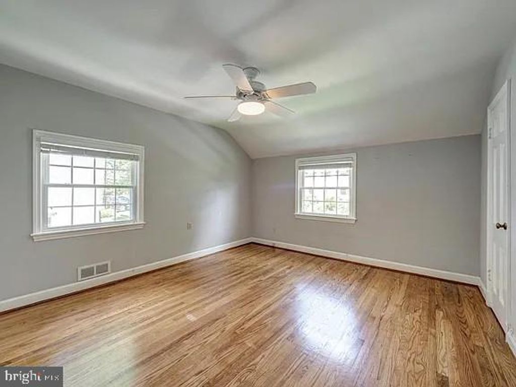 Image 21 of property listing at 21 KENTBURY WAY, Bethesda, MD 20814