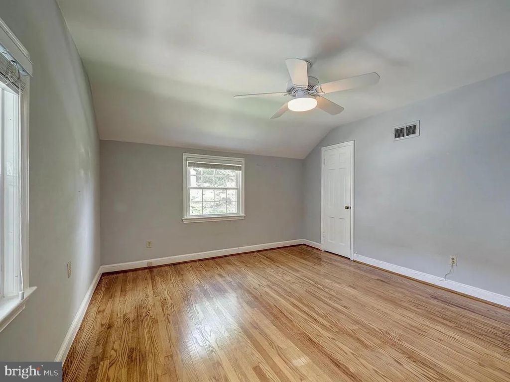 Image 22 of property listing at 21 KENTBURY WAY, Bethesda, MD 20814