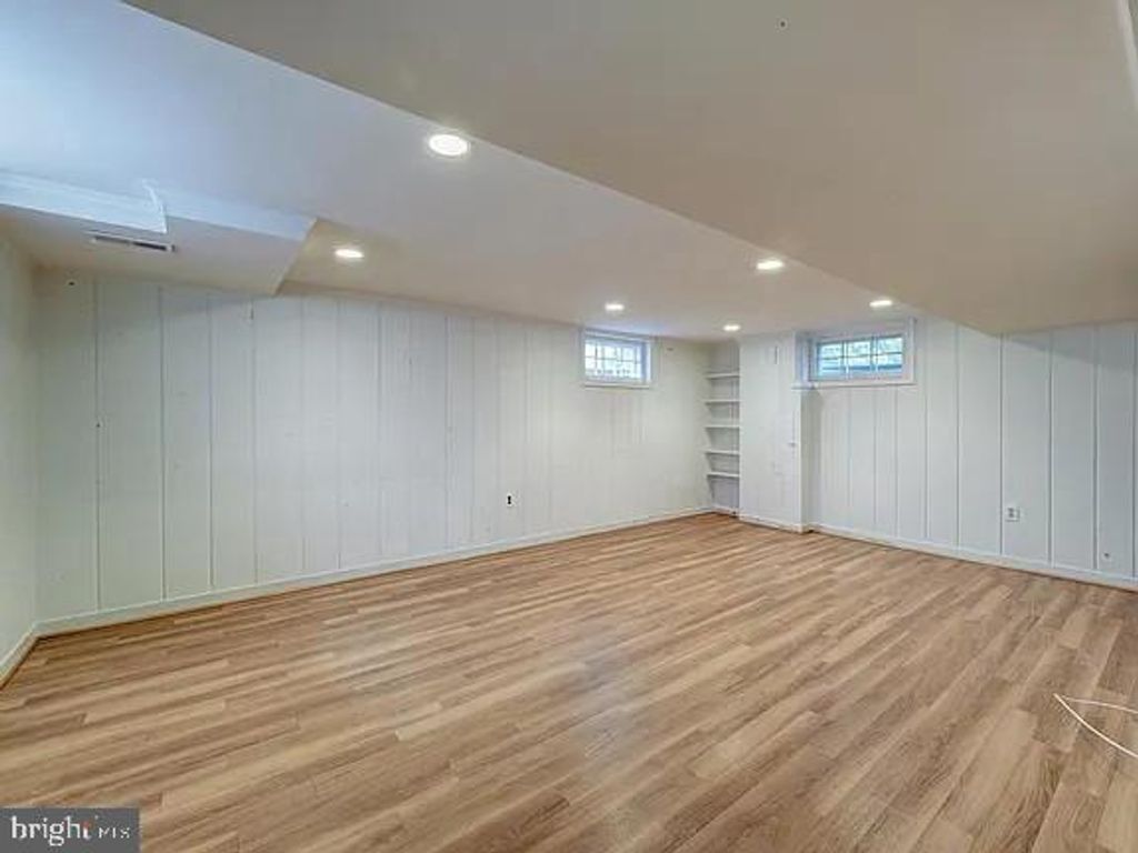 Image 25 of property listing at 21 KENTBURY WAY, Bethesda, MD 20814