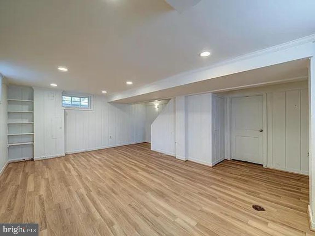 Image 26 of property listing at 21 KENTBURY WAY, Bethesda, MD 20814