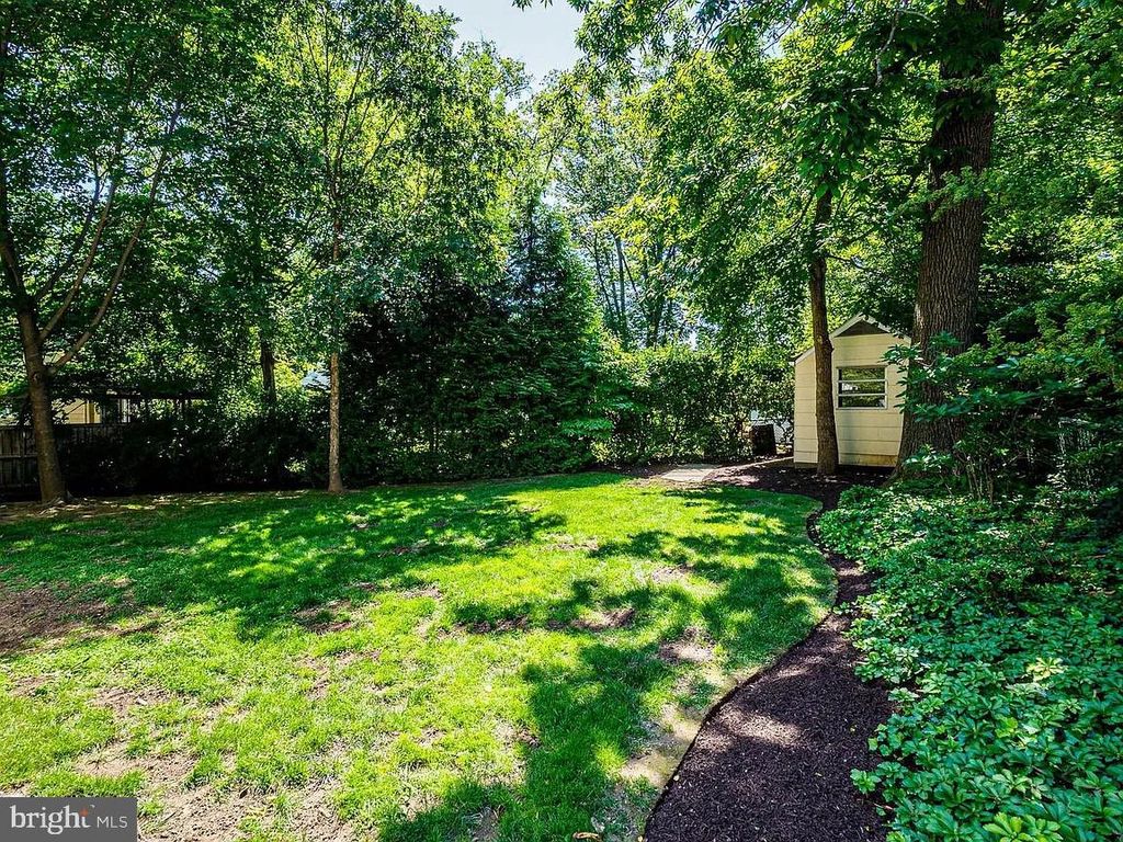 Image 28 of property listing at 21 KENTBURY WAY, Bethesda, MD 20814