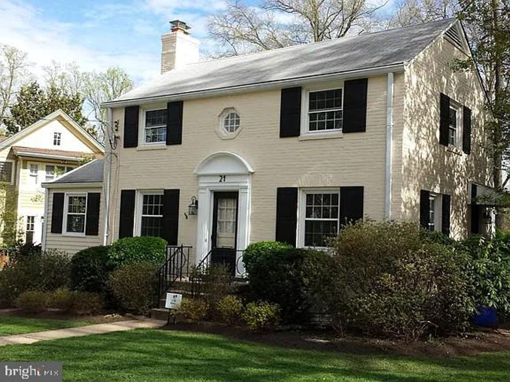 Image 3 of property listing at 21 KENTBURY WAY, Bethesda, MD 20814