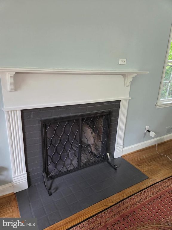 Image 7 of property listing at 21 KENTBURY WAY, Bethesda, MD 20814