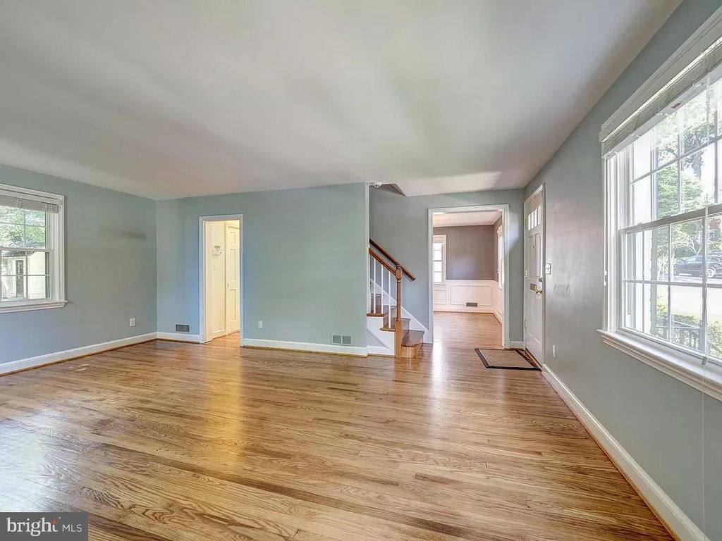 Image 8 of property listing at 21 KENTBURY WAY, Bethesda, MD 20814