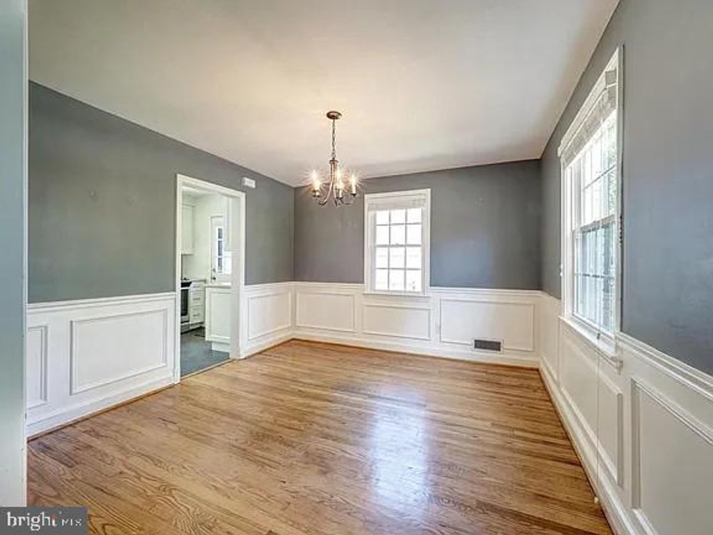 Image 9 of property listing at 21 KENTBURY WAY, Bethesda, MD 20814