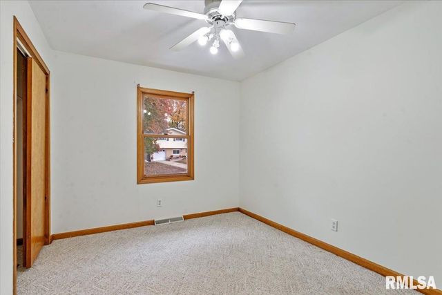 9 COACHLIGHT Court, Springfield, IL 62703