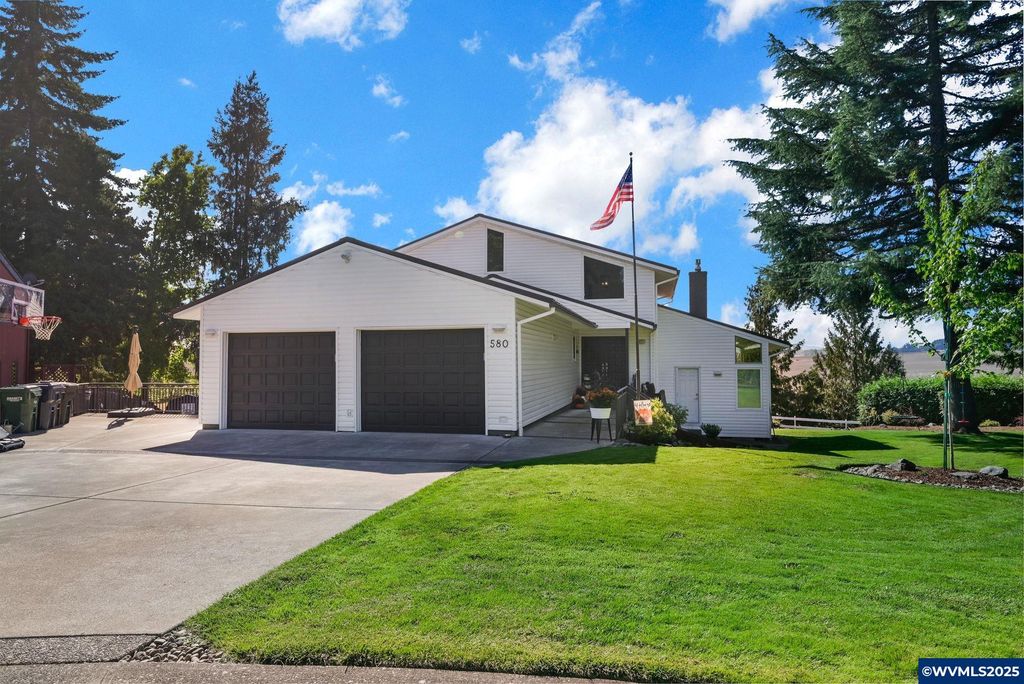 580 Walnut Ct S, Monmouth, OR 97361