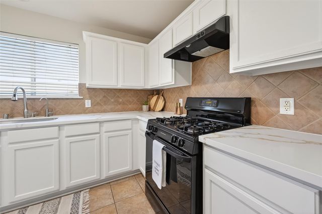 1915 Tommy Lane, Missouri City, TX 77489