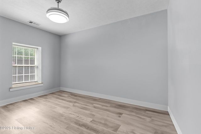 925 E 7th St APT 104, Jeffersonville, IN 47130