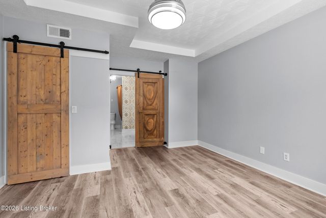925 E 7th St APT 104, Jeffersonville, IN 47130