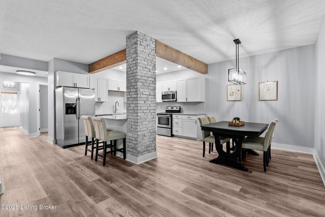 925 E 7th St APT 104, Jeffersonville, IN 47130