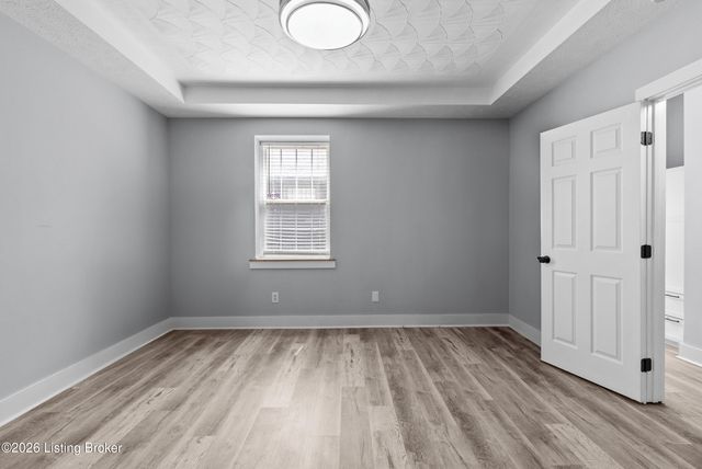 925 E 7th St APT 104, Jeffersonville, IN 47130