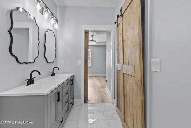 925 E 7th St APT 104, Jeffersonville, IN 47130