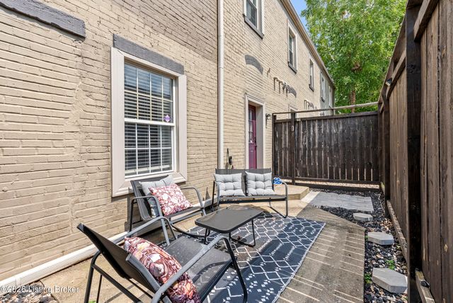 925 E 7th St APT 104, Jeffersonville, IN 47130