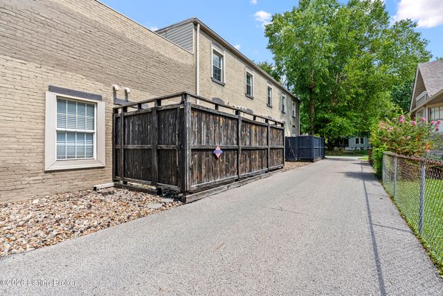 925 E 7th St APT 104, Jeffersonville, IN 47130