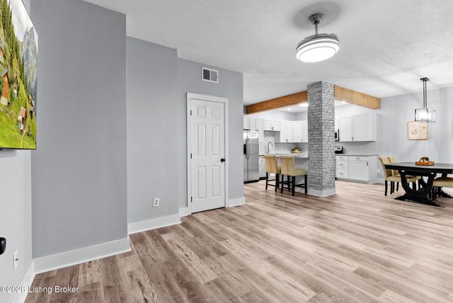 925 E 7th St APT 104, Jeffersonville, IN 47130