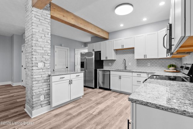925 E 7th St APT 104, Jeffersonville, IN 47130