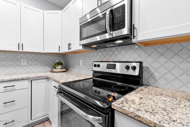 925 E 7th St APT 104, Jeffersonville, IN 47130