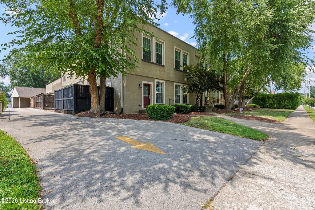 925 E 7th St APT 104, Jeffersonville, IN 47130