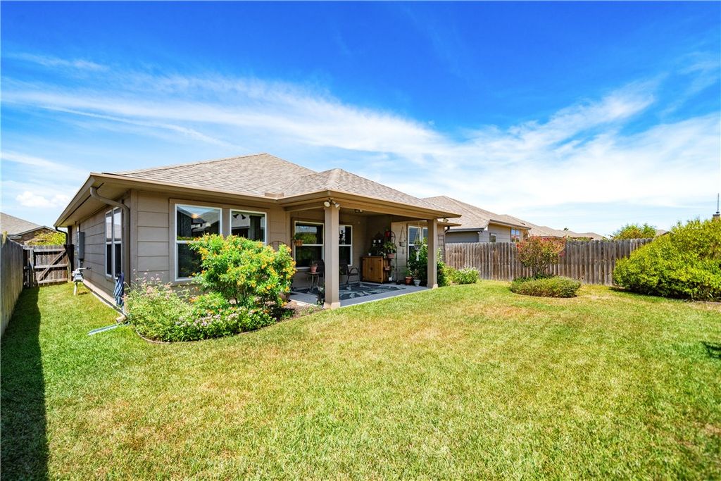 2210 Spoonbill Dr, Corpus Christi, TX 78414 — photo 3
