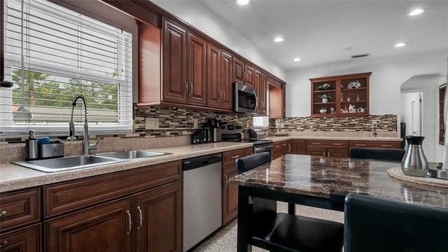 9708 FOREST HILLS DRIVE, Tampa, FL 33612