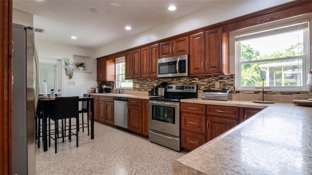 9708 FOREST HILLS DRIVE, Tampa, FL 33612