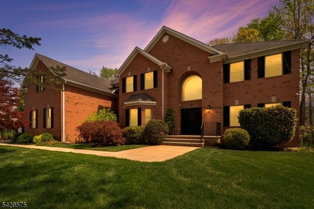23 Yellowstone Dr, Old Bridge Twp., NJ 08857
