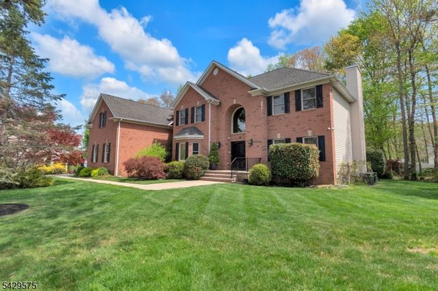 23 Yellowstone Dr, Old Bridge Twp., NJ 08857