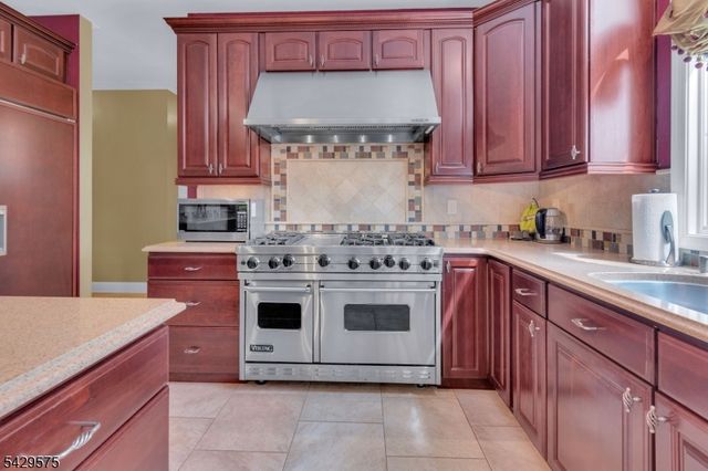23 Yellowstone Dr, Old Bridge Twp., NJ 08857