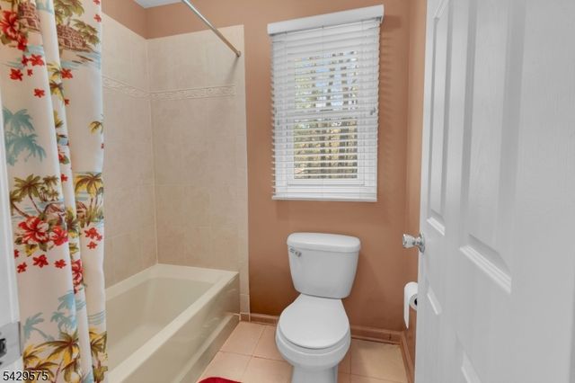 23 Yellowstone Dr, Old Bridge Twp., NJ 08857