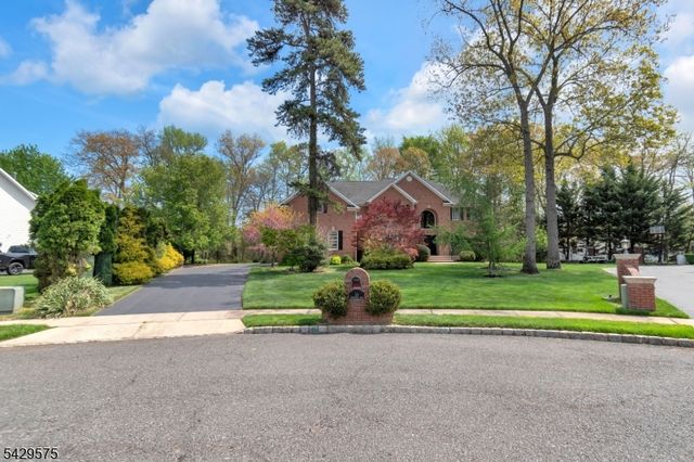 23 Yellowstone Dr, Old Bridge Twp., NJ 08857