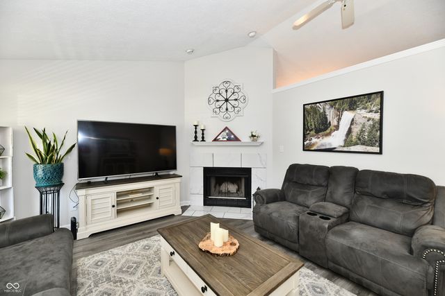 1157 Runningbrook Court, Avon, IN 46123