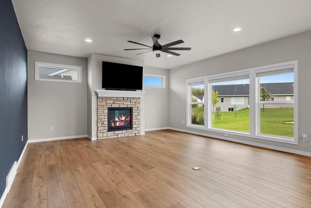 928 MENDOTA DRIVE, Green Bay, WI 54311