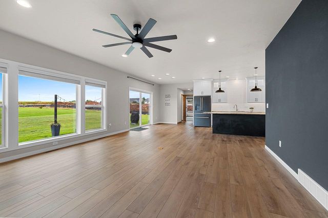 928 MENDOTA DRIVE, Green Bay, WI 54311