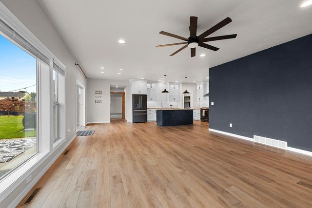 928 MENDOTA DRIVE, Green Bay, WI 54311