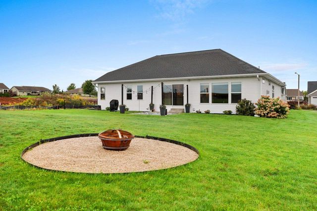 928 MENDOTA DRIVE, Green Bay, WI 54311