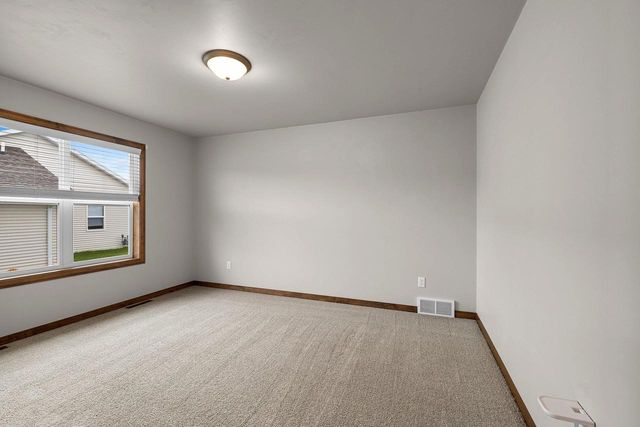 928 MENDOTA DRIVE, Green Bay, WI 54311