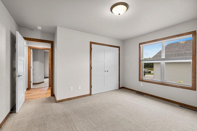 928 MENDOTA DRIVE, Green Bay, WI 54311