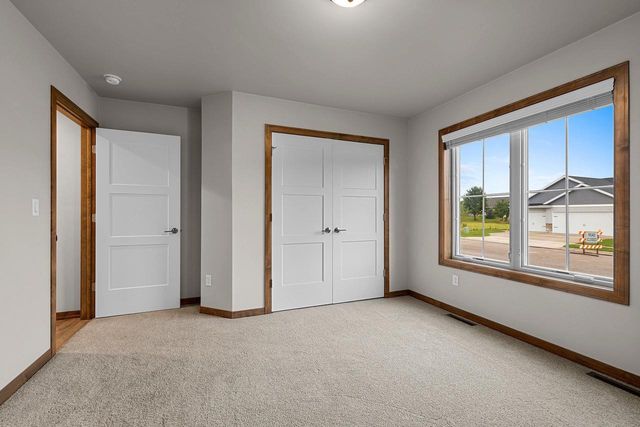 928 MENDOTA DRIVE, Green Bay, WI 54311