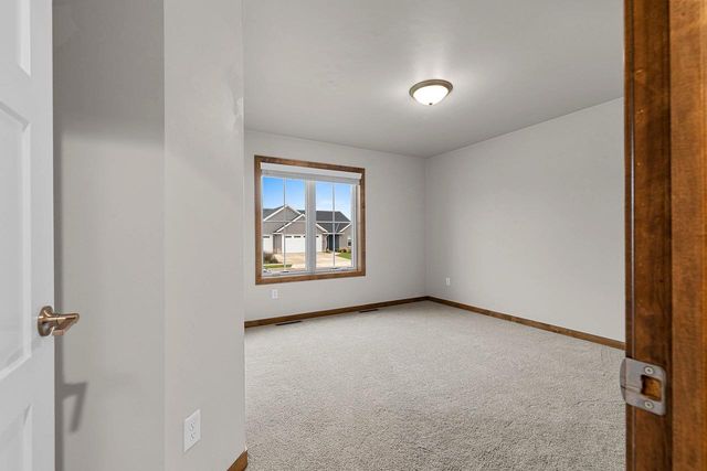 928 MENDOTA DRIVE, Green Bay, WI 54311