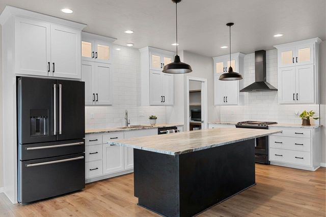928 MENDOTA DRIVE, Green Bay, WI 54311