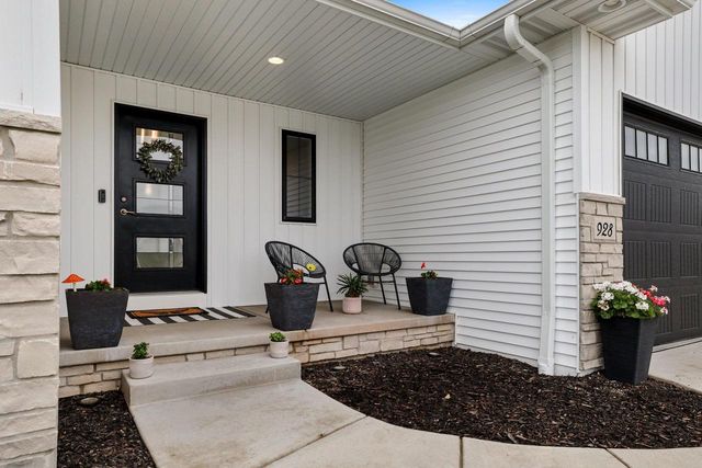 928 MENDOTA DRIVE, Green Bay, WI 54311