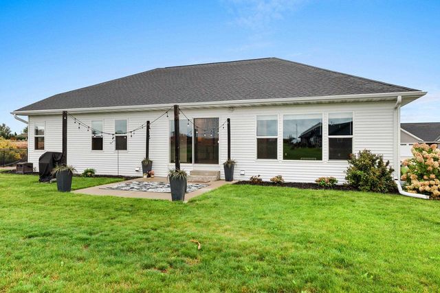 928 MENDOTA DRIVE, Green Bay, WI 54311