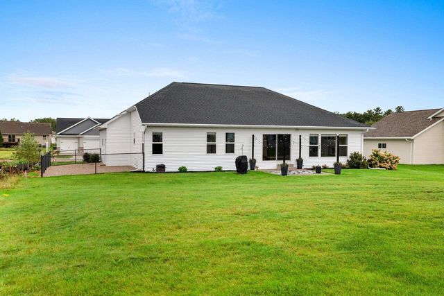 928 MENDOTA DRIVE, Green Bay, WI 54311