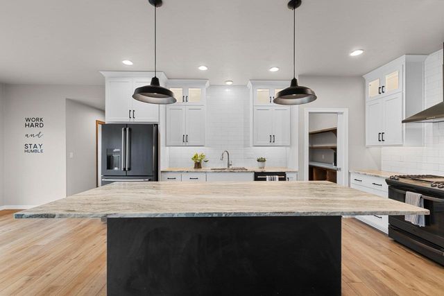 928 MENDOTA DRIVE, Green Bay, WI 54311