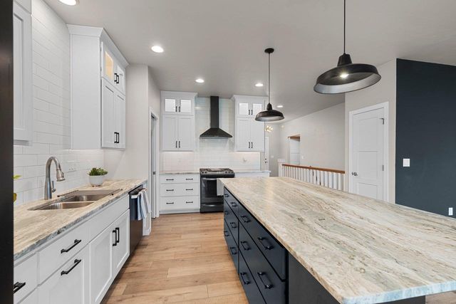 928 MENDOTA DRIVE, Green Bay, WI 54311