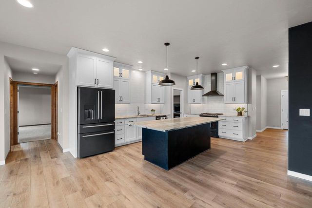 928 MENDOTA DRIVE, Green Bay, WI 54311