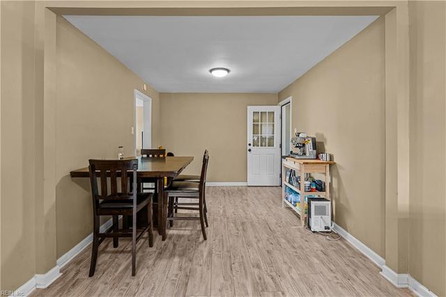 8 Gay DR, Newport News, VA 23606