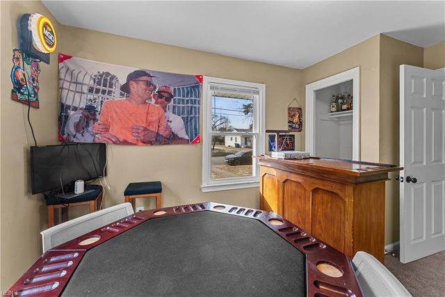 8 Gay DR, Newport News, VA 23606