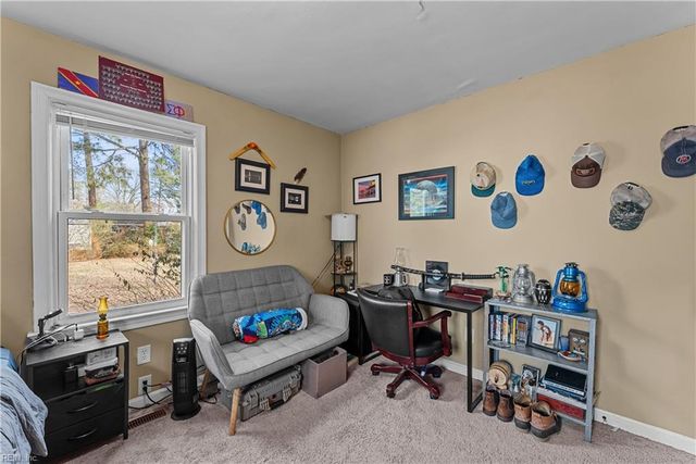 8 Gay DR, Newport News, VA 23606